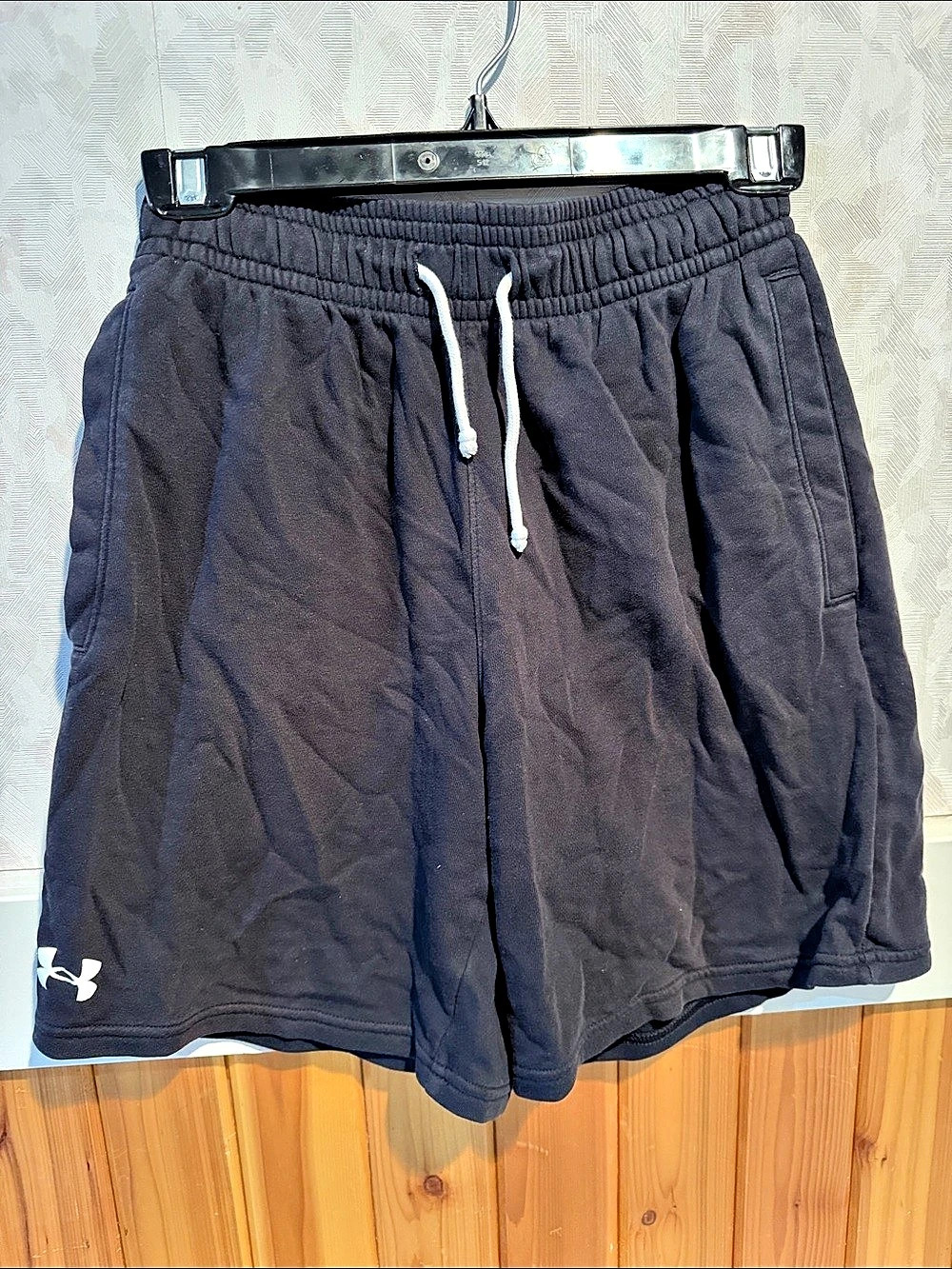 Under Armour Men's Athletic Shorts in Black EUC Small